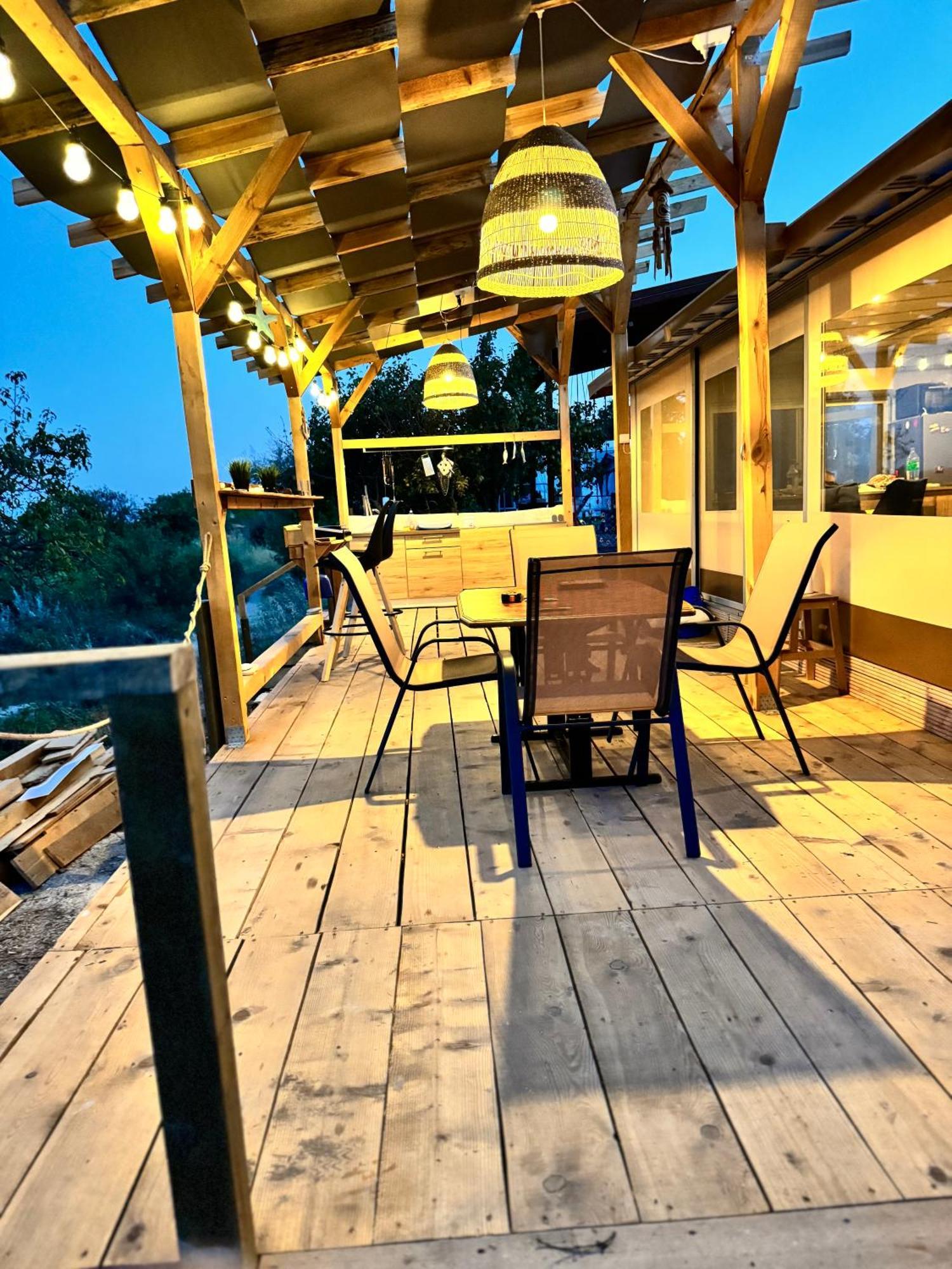Karavana Tropicana Varna Esterno foto