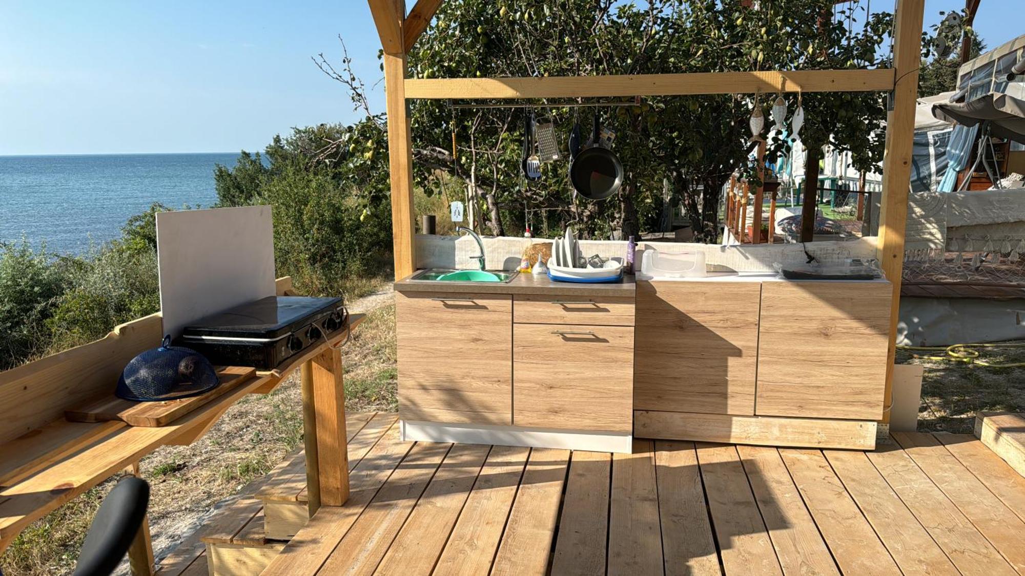 Karavana Tropicana Varna Esterno foto