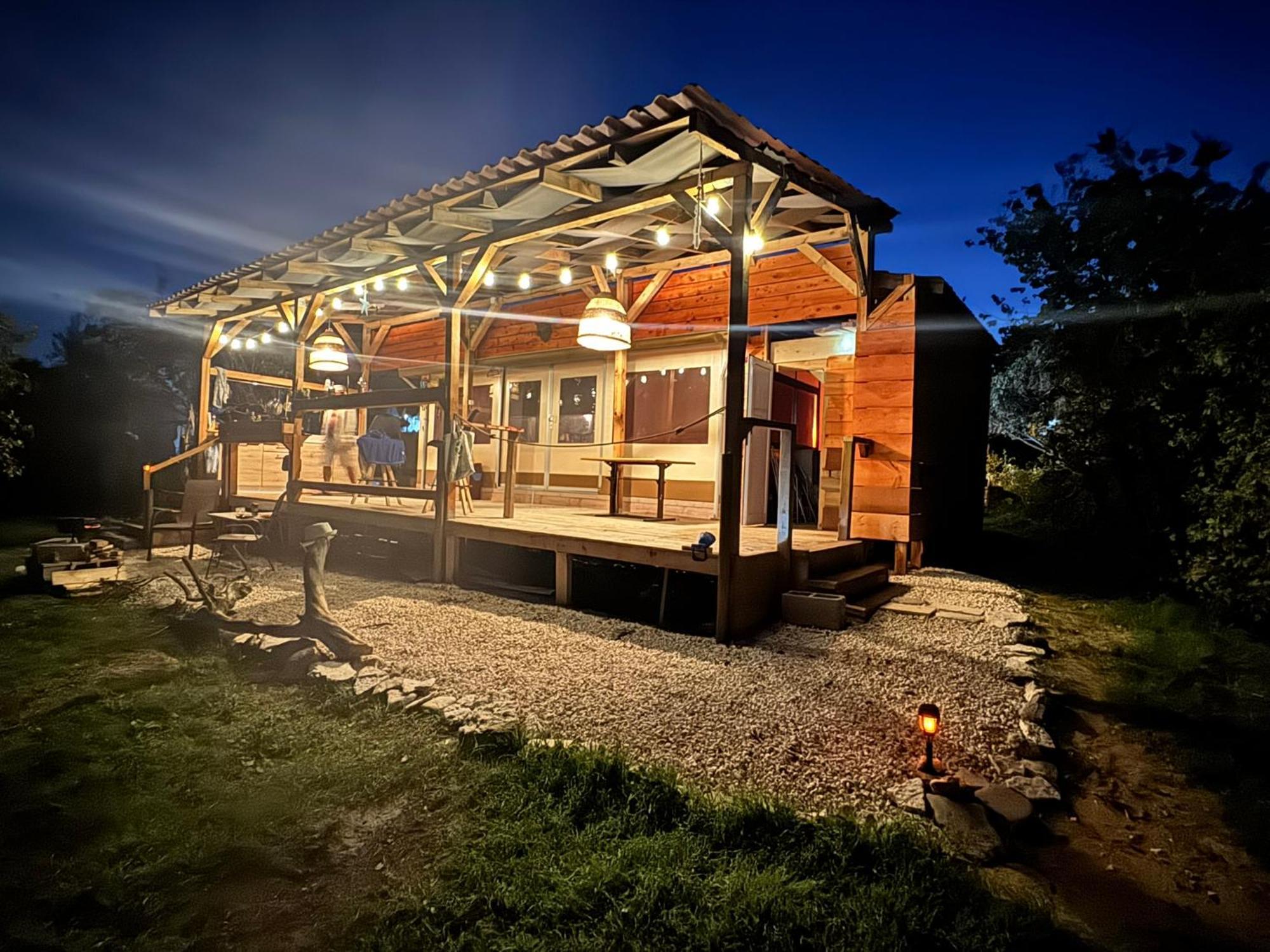 Karavana Tropicana Varna Esterno foto