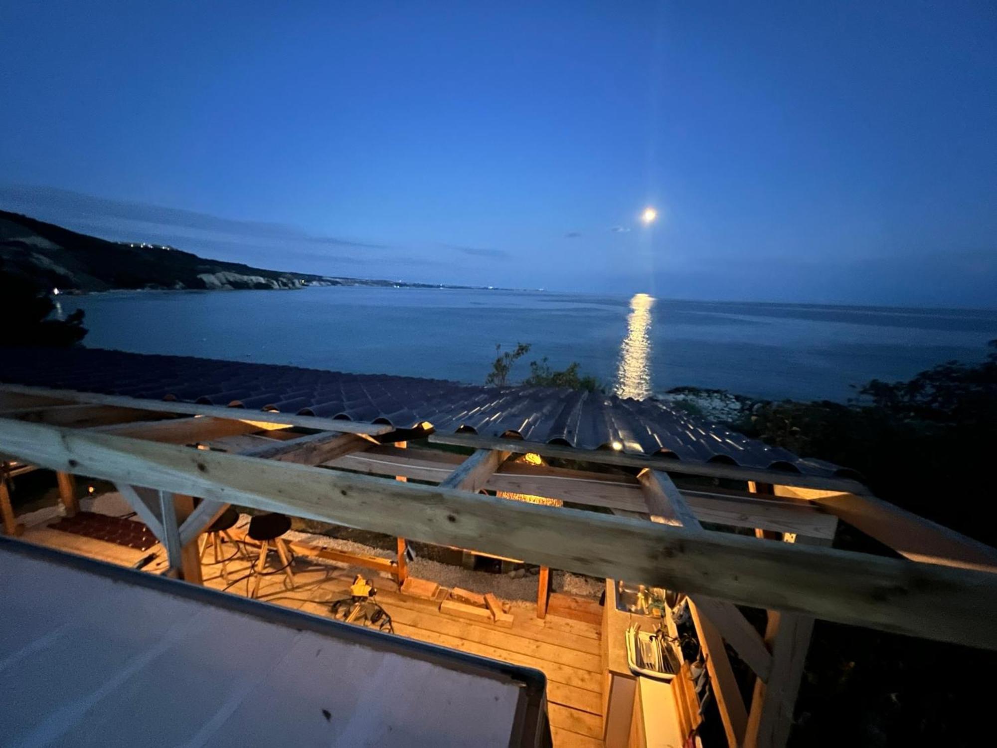 Karavana Tropicana Varna Esterno foto